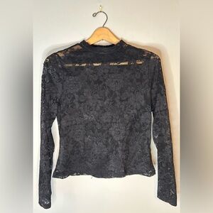 ✌️4/$20✌️ Stretch lace blouse